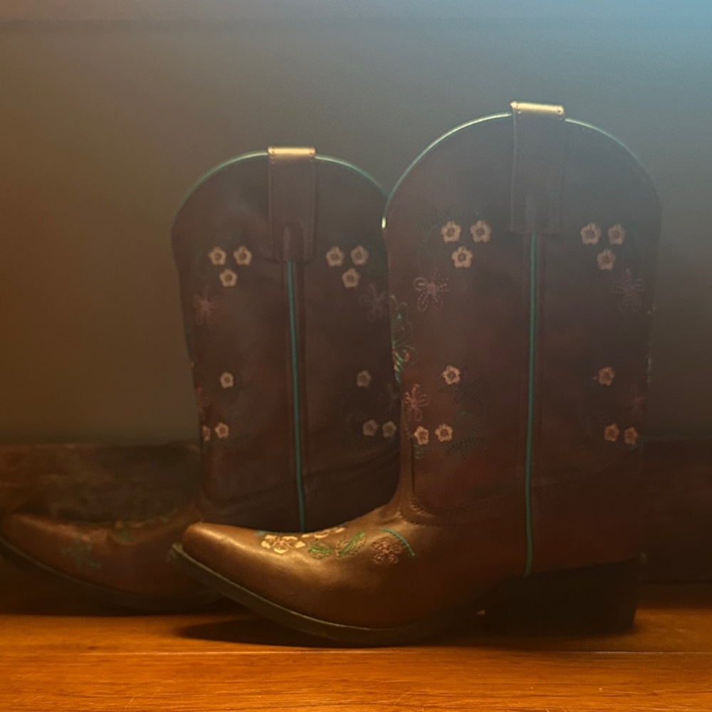 Embroidered Brown Western Boots